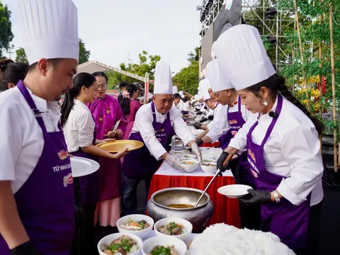 300 tô bún bò cùng lúc xác lập Kỷ lục Việt Nam, Huế khẳng định vị thế Kinh đô Ẩm thực